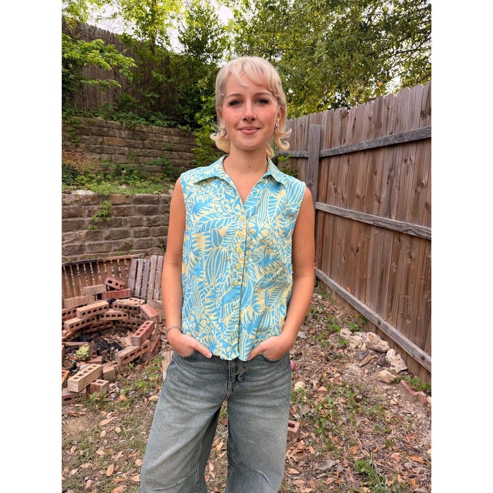 Vintage Hawaiian Sleeveless Button Down - Tropical Coastal Beach Vacation Top